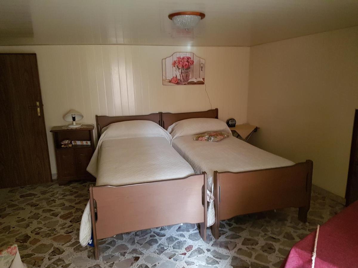 La Nicchia Di Gangi Apartamento Exterior foto