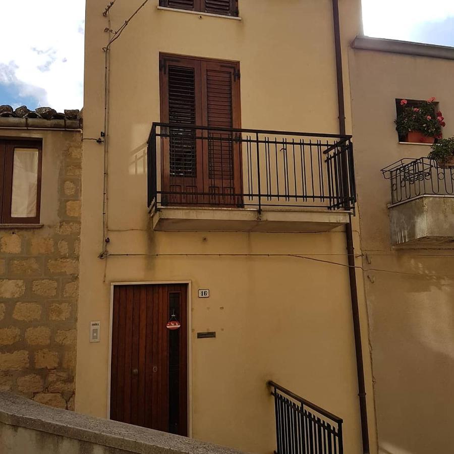 La Nicchia Di Gangi Apartamento Exterior foto