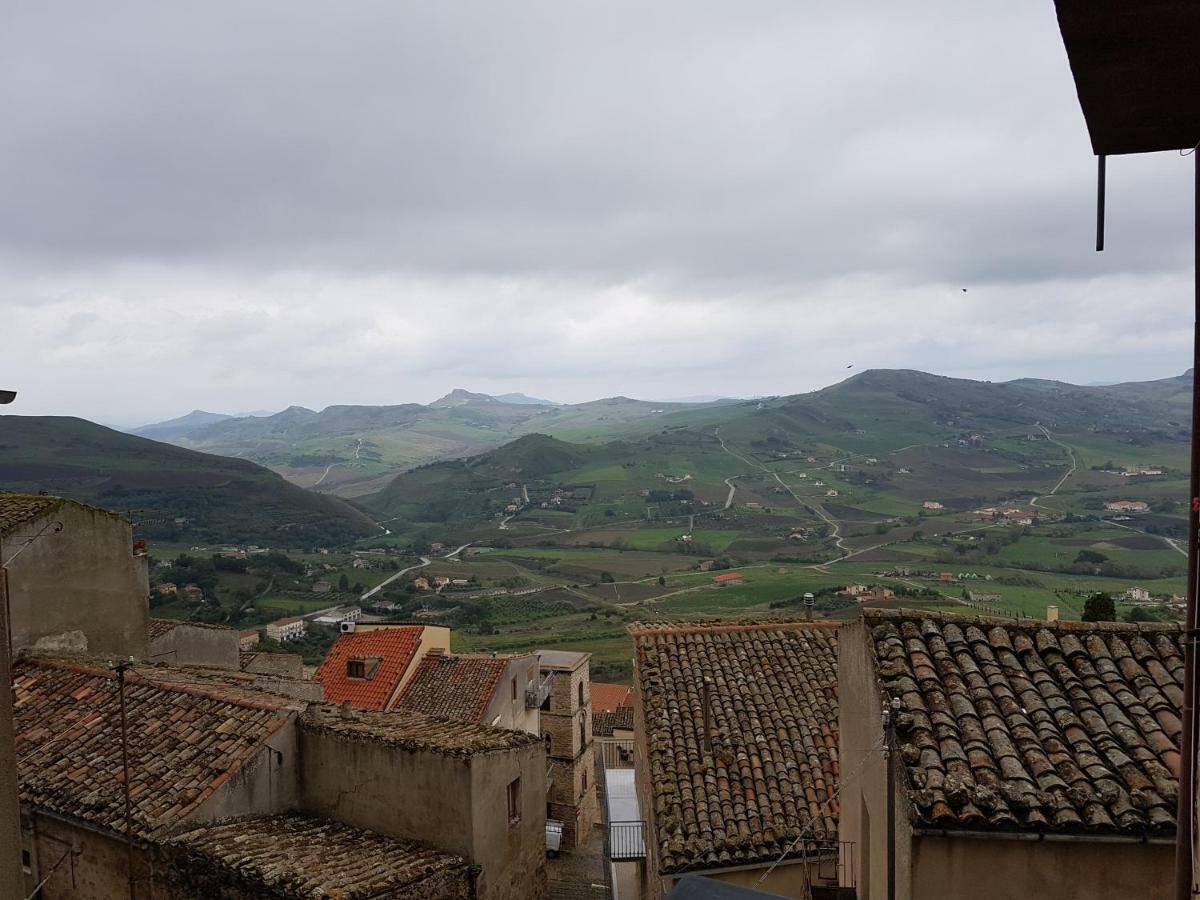 La Nicchia Di Gangi Apartamento Exterior foto