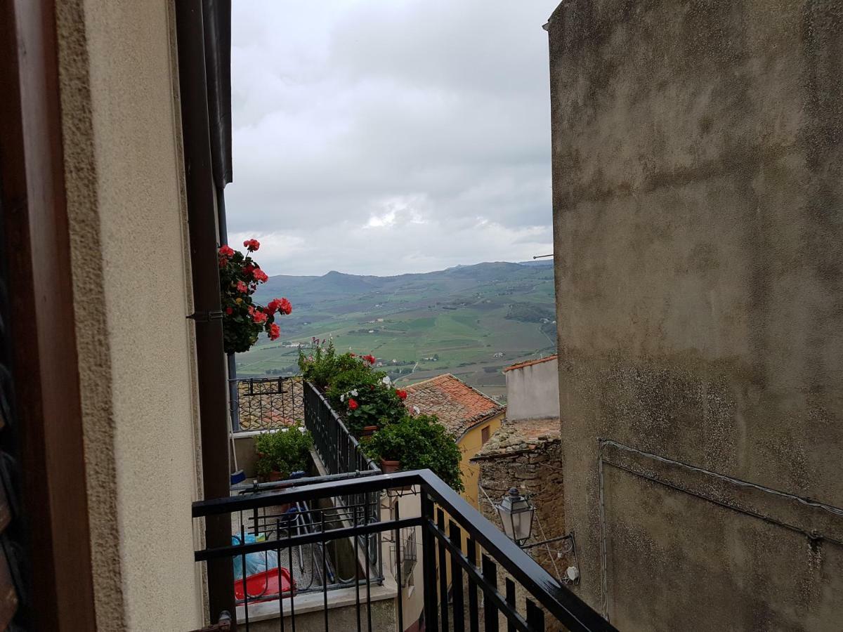 La Nicchia Di Gangi Apartamento Exterior foto