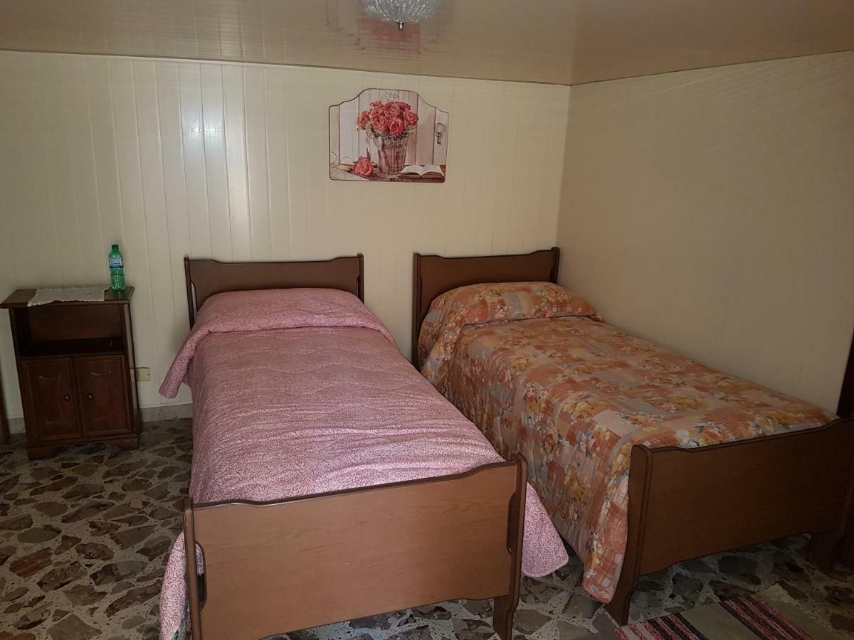 La Nicchia Di Gangi Apartamento Exterior foto