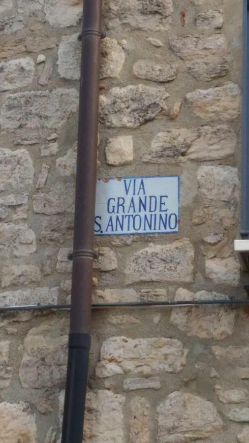 La Nicchia Di Gangi Apartamento Exterior foto